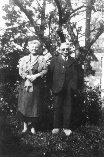 Marguerite et Jean-Marie Barraud during the harvest in 1940